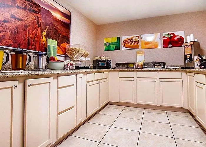 Inn Baymont By Wyndham I-10 Chandler