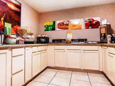 Inn Baymont By Wyndham I-10